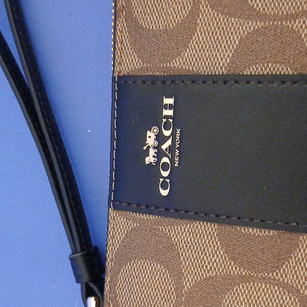 NWT Coach Coin Purse Wristlet Brown Signature Pattern - Picture 2 of 5